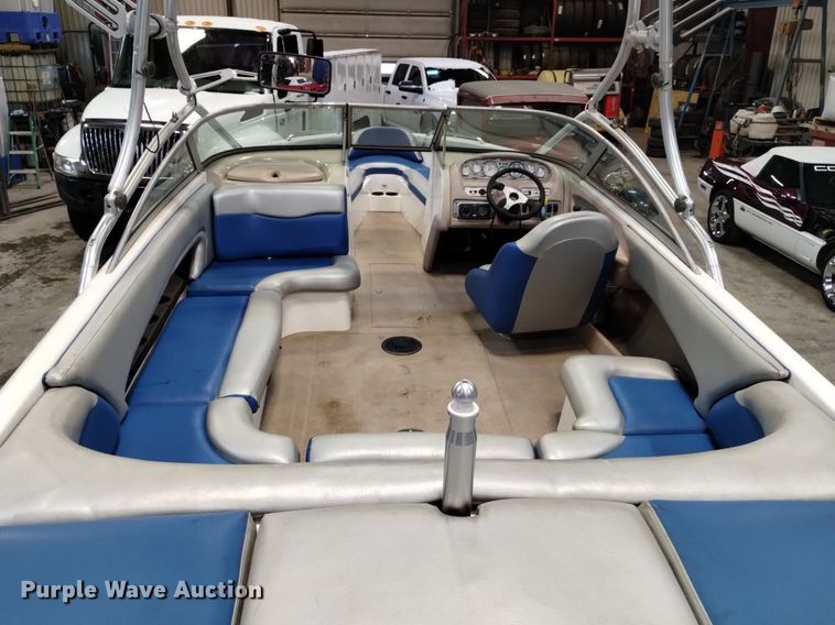 image for item LN9952 2001 Mastercraft 230VRS Wakeboard Edition  boat