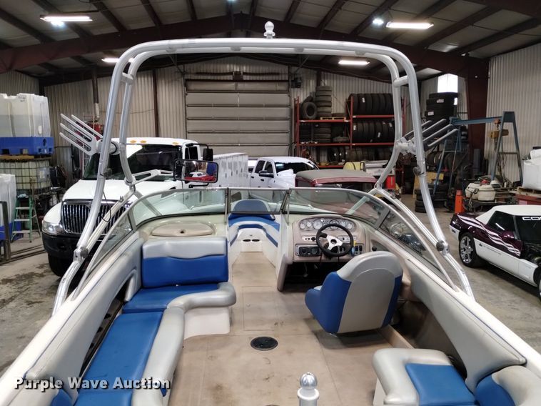 image for item LN9952 2001 Mastercraft 230VRS Wakeboard Edition  boat