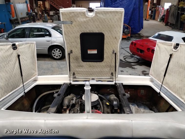 image for item LN9952 2001 Mastercraft 230VRS Wakeboard Edition  boat