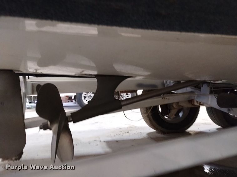 image for item LN9952 2001 Mastercraft 230VRS Wakeboard Edition  boat