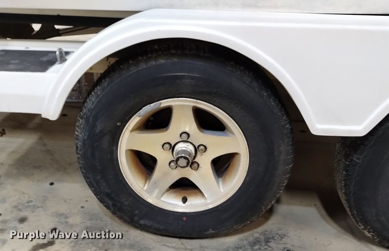 image for item LN9952 2001 Mastercraft 230VRS Wakeboard Edition  boat