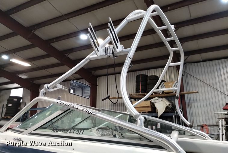 image for item LN9952 2001 Mastercraft 230VRS Wakeboard Edition  boat