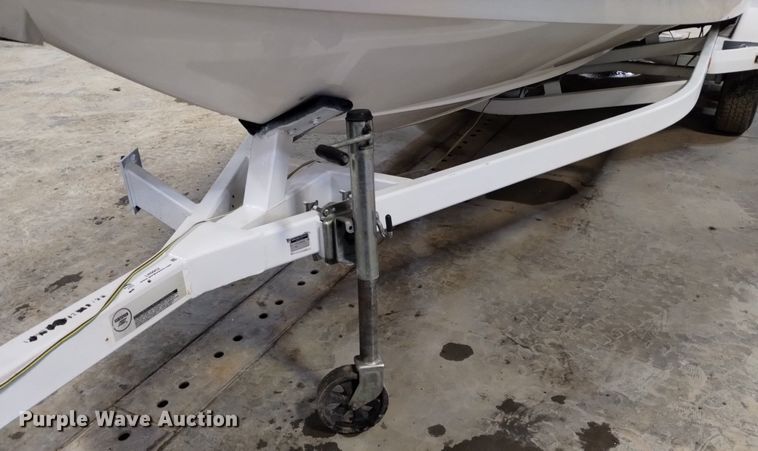 image for item LN9952 2001 Mastercraft 230VRS Wakeboard Edition  boat