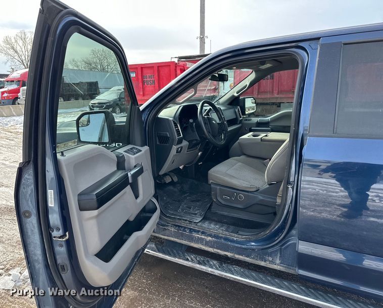 image for item LR9290 2015 Ford  F150 XLT SuperCrew pickup truck