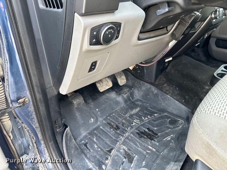 image for item LR9290 2015 Ford  F150 XLT SuperCrew pickup truck