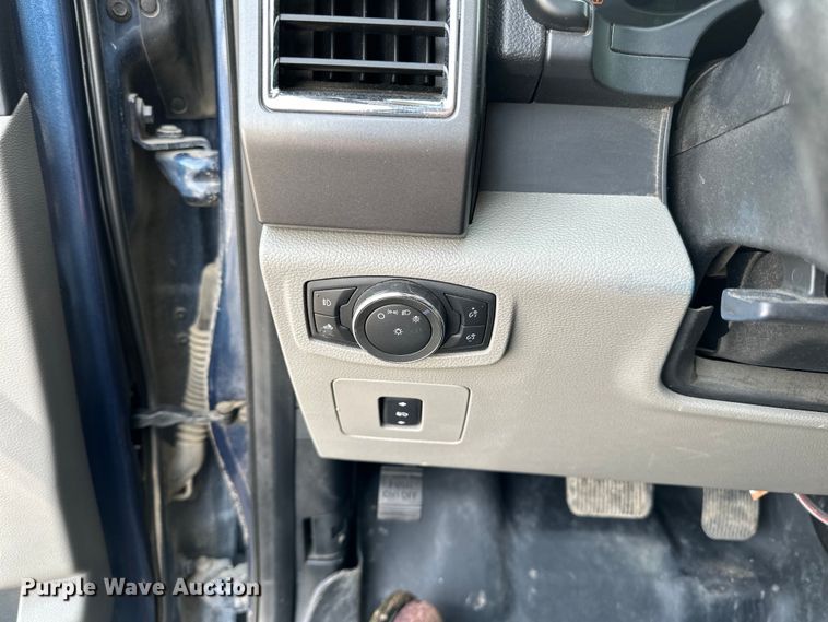 image for item LR9290 2015 Ford  F150 XLT SuperCrew pickup truck