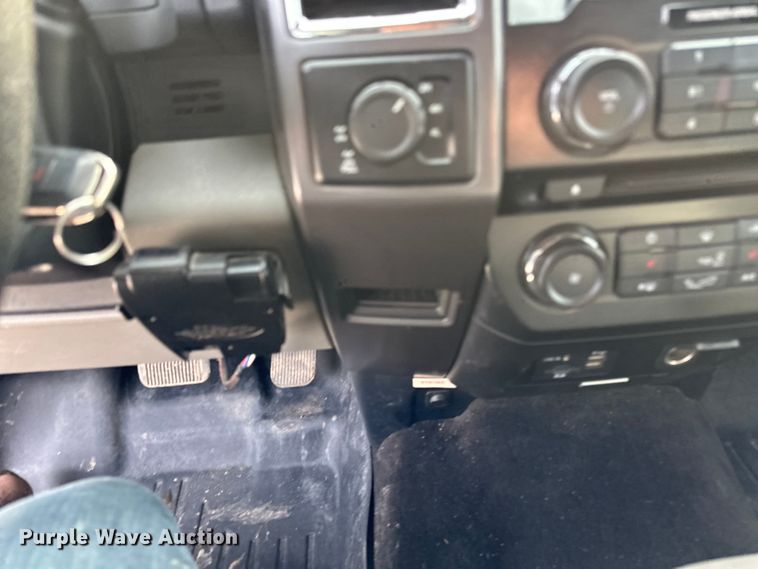 image for item LR9290 2015 Ford  F150 XLT SuperCrew pickup truck