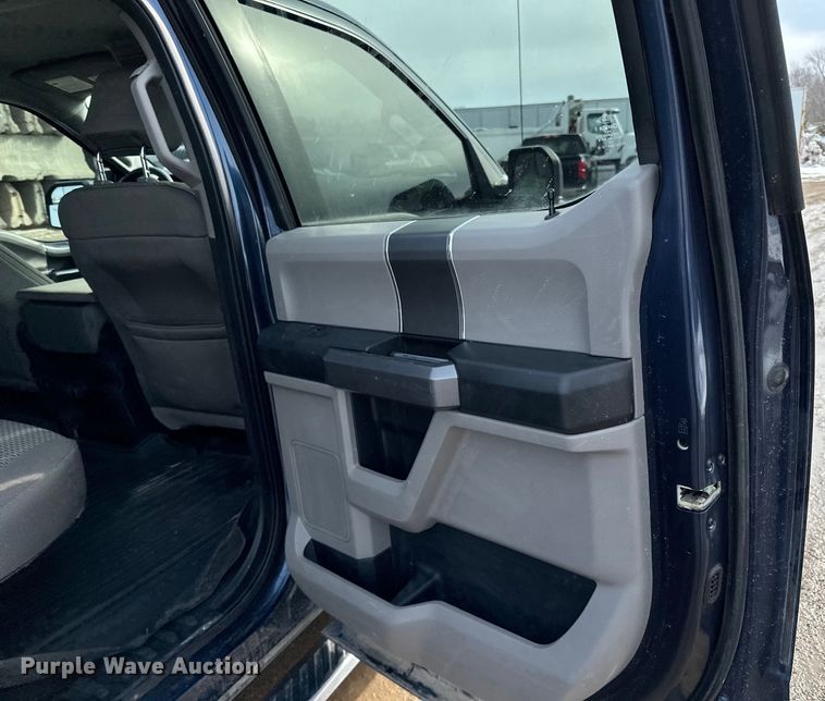image for item LR9290 2015 Ford  F150 XLT SuperCrew pickup truck