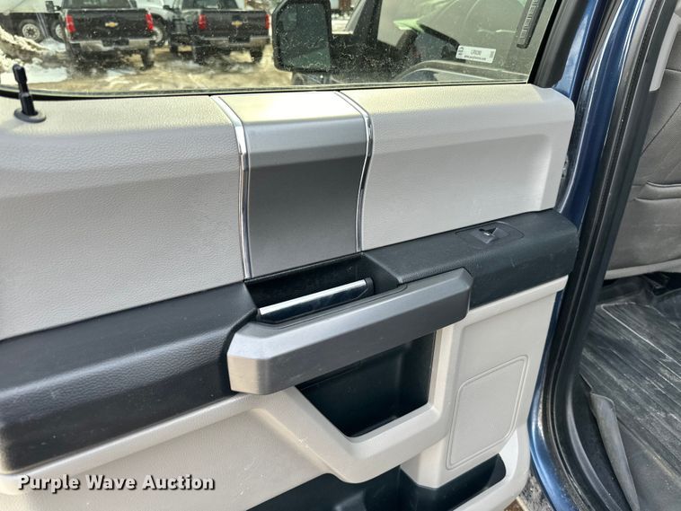 image for item LR9290 2015 Ford  F150 XLT SuperCrew pickup truck