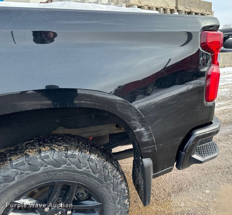 image for item LR9291 2020 Chevrolet  Silverado 1500 Crew Cab pickup truck