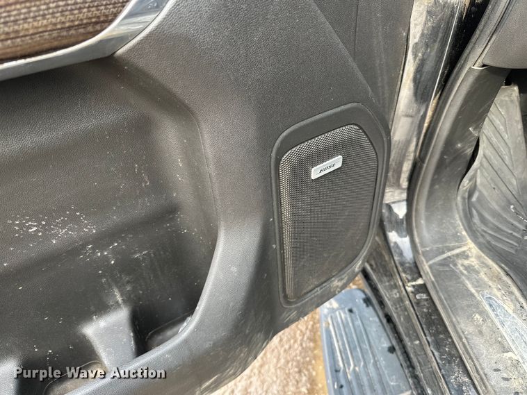 image for item LR9291 2020 Chevrolet  Silverado 1500 Crew Cab pickup truck