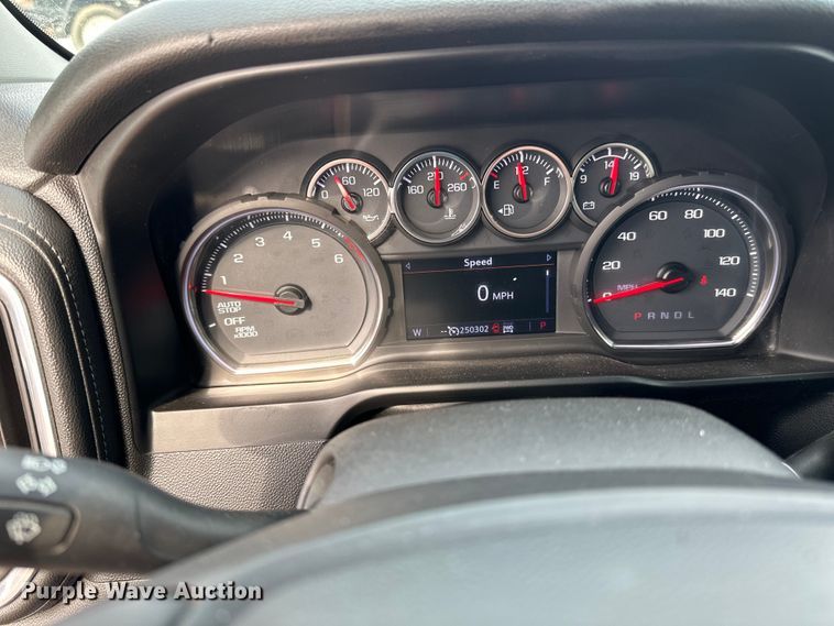 image for item LR9291 2020 Chevrolet  Silverado 1500 Crew Cab pickup truck