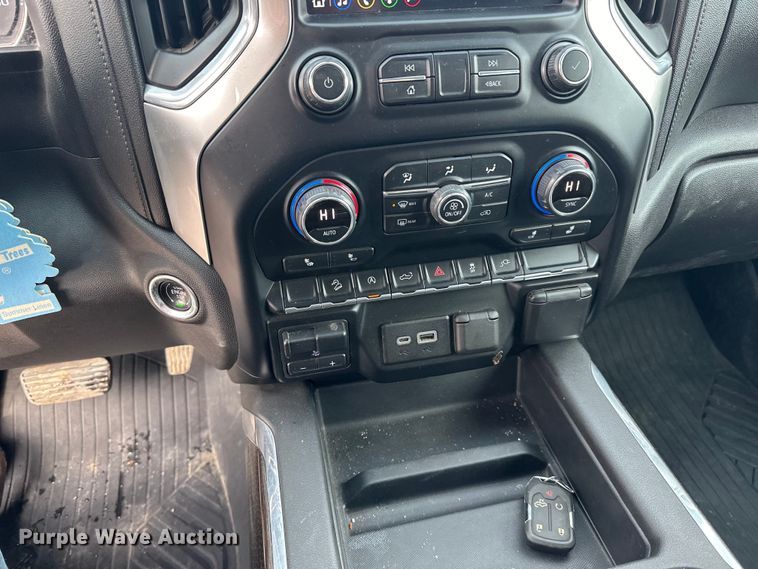 image for item LR9291 2020 Chevrolet  Silverado 1500 Crew Cab pickup truck