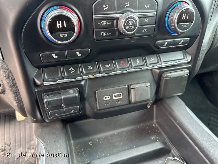 image for item LR9291 2020 Chevrolet  Silverado 1500 Crew Cab pickup truck