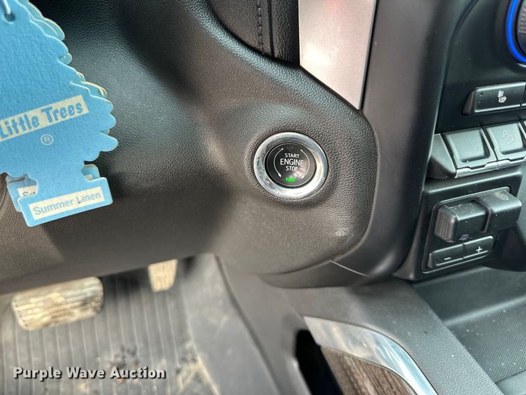 image for item LR9291 2020 Chevrolet  Silverado 1500 Crew Cab pickup truck