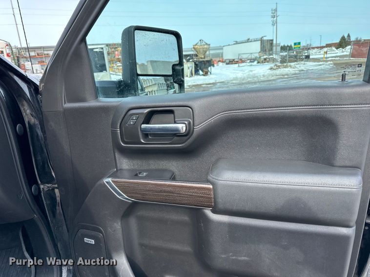 image for item LR9291 2020 Chevrolet  Silverado 1500 Crew Cab pickup truck