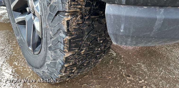 image for item LR9291 2020 Chevrolet  Silverado 1500 Crew Cab pickup truck