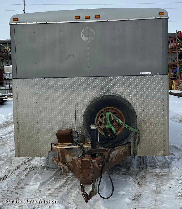 image for item LR9292 2000 Wells Cargo Inc enclosed cargo trailer