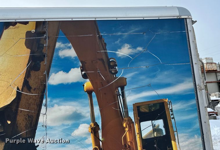 image for item LR9292 2000 Wells Cargo Inc enclosed cargo trailer