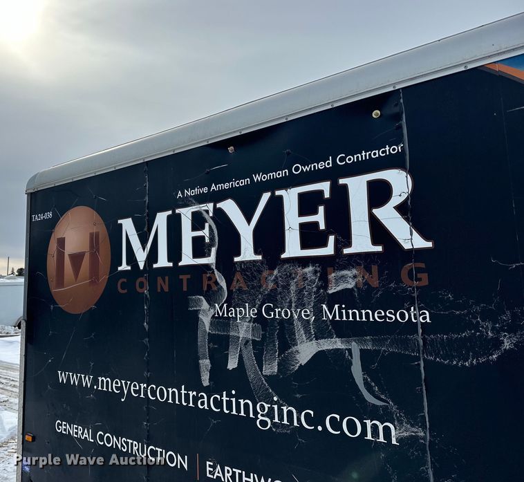 image for item LR9292 2000 Wells Cargo Inc enclosed cargo trailer