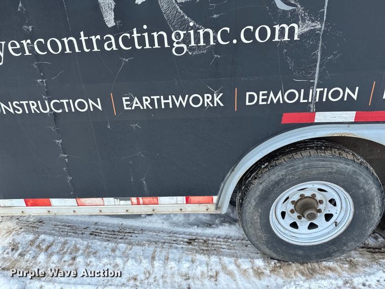 image for item LR9292 2000 Wells Cargo Inc enclosed cargo trailer