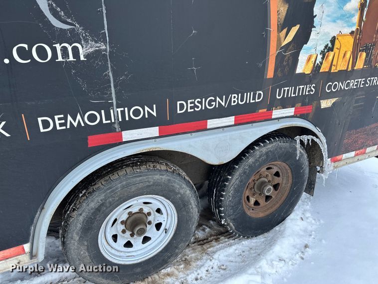 image for item LR9292 2000 Wells Cargo Inc enclosed cargo trailer