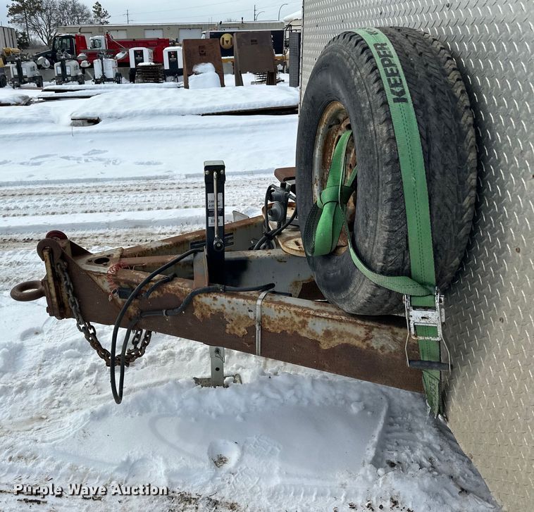 image for item LR9292 2000 Wells Cargo Inc enclosed cargo trailer