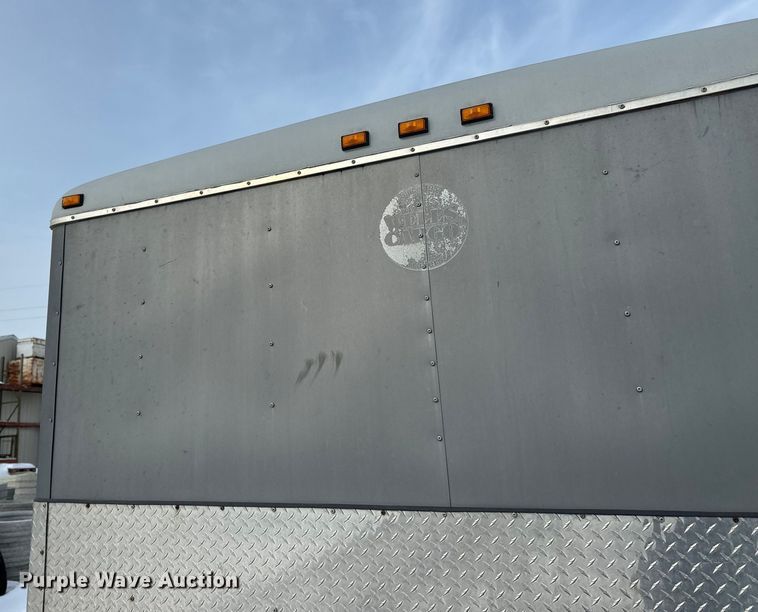 image for item LR9292 2000 Wells Cargo Inc enclosed cargo trailer