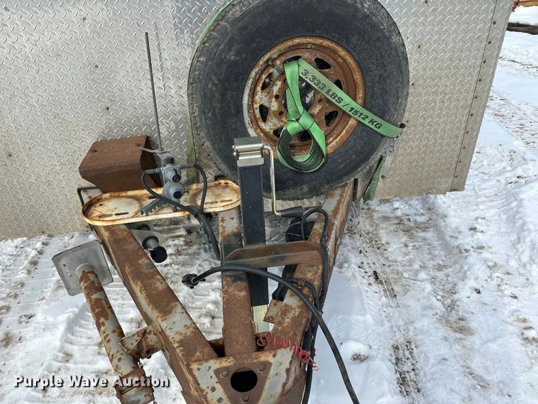 image for item LR9292 2000 Wells Cargo Inc enclosed cargo trailer