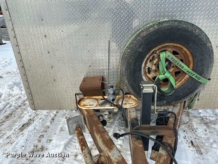 image for item LR9292 2000 Wells Cargo Inc enclosed cargo trailer