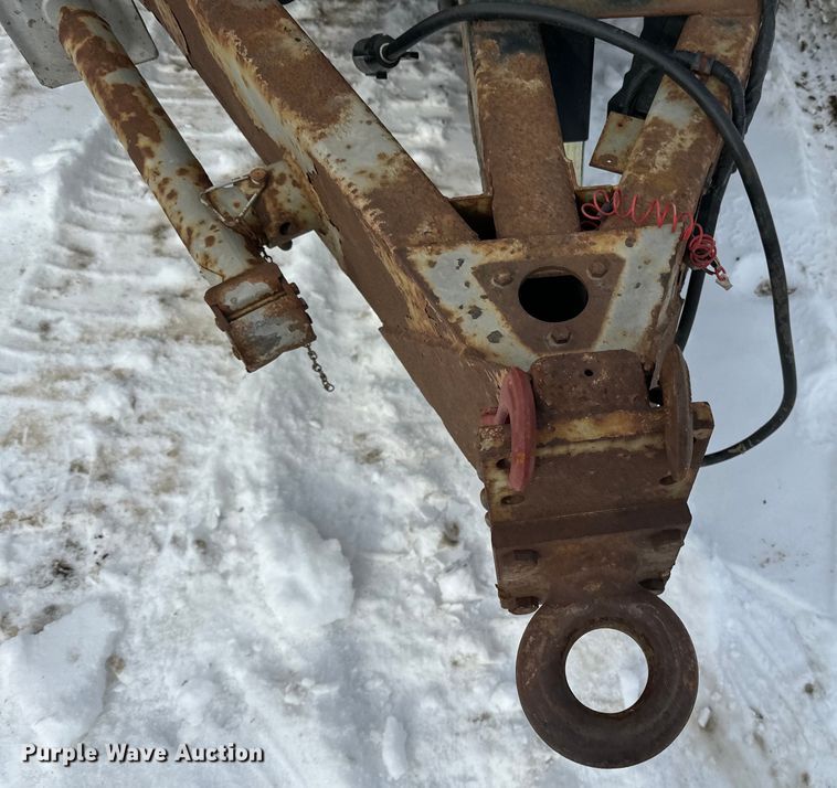 image for item LR9292 2000 Wells Cargo Inc enclosed cargo trailer