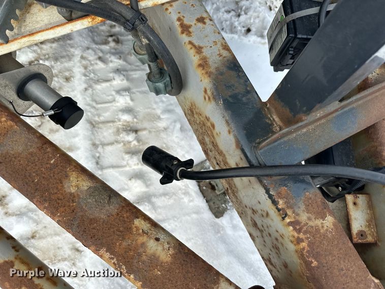 image for item LR9292 2000 Wells Cargo Inc enclosed cargo trailer