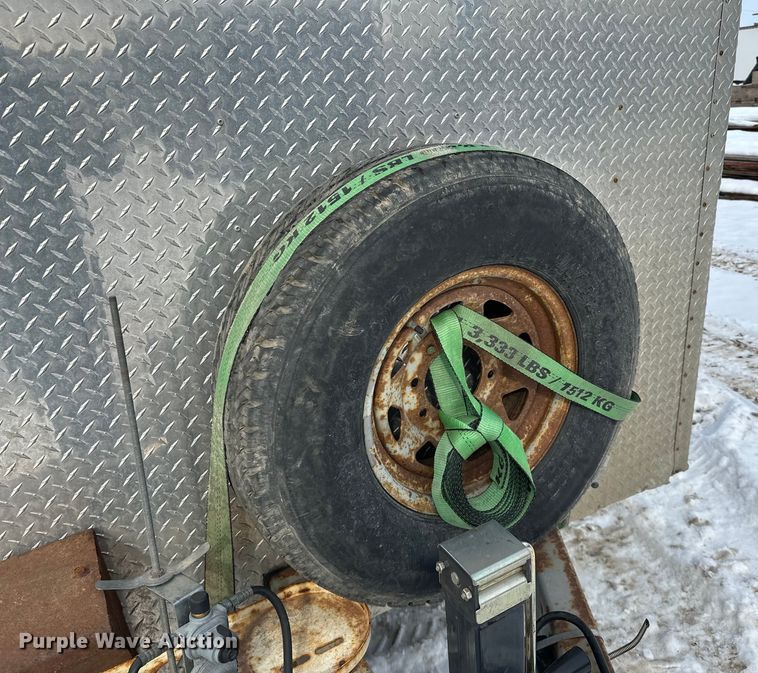 image for item LR9292 2000 Wells Cargo Inc enclosed cargo trailer