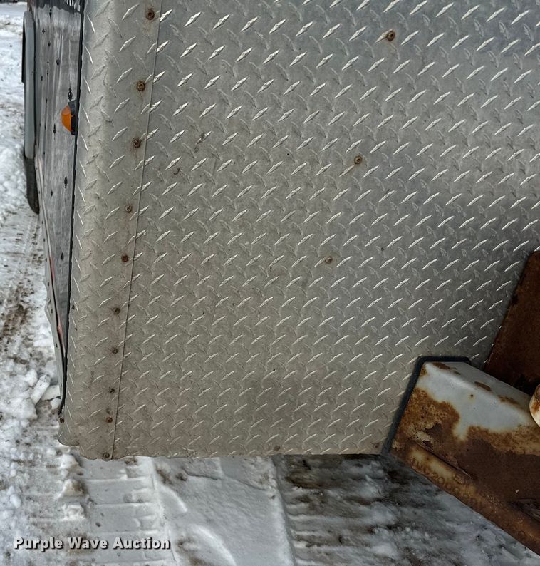 image for item LR9292 2000 Wells Cargo Inc enclosed cargo trailer