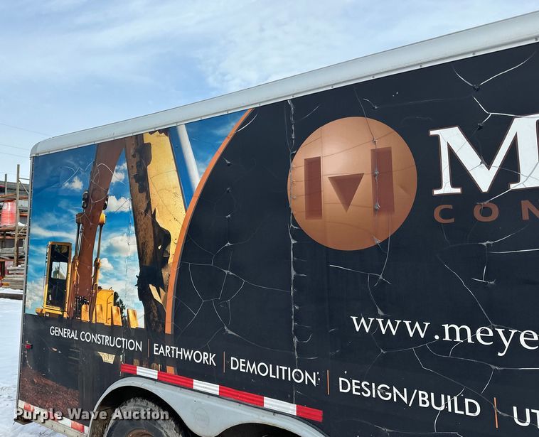 image for item LR9292 2000 Wells Cargo Inc enclosed cargo trailer