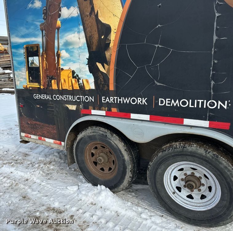 image for item LR9292 2000 Wells Cargo Inc enclosed cargo trailer