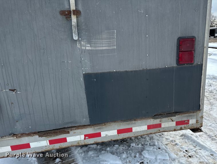 image for item LR9292 2000 Wells Cargo Inc enclosed cargo trailer
