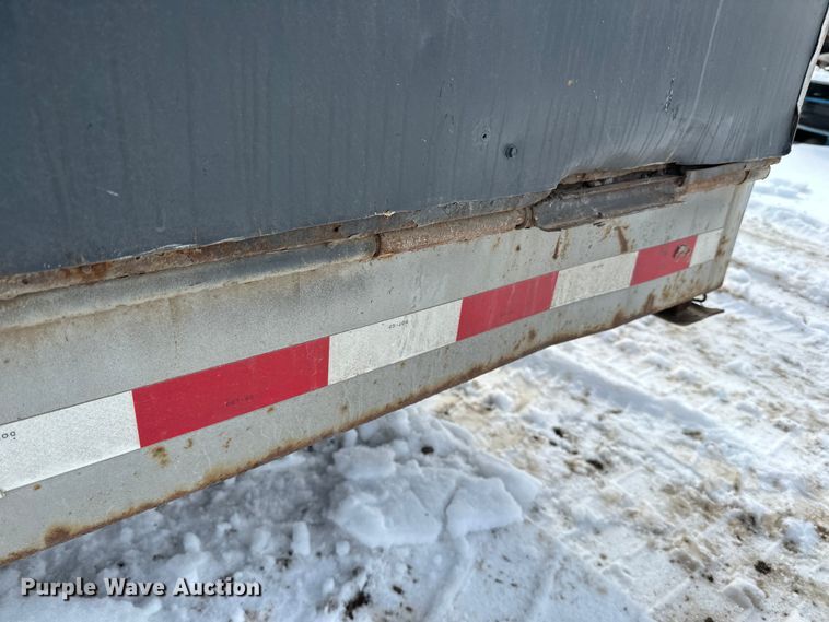 image for item LR9292 2000 Wells Cargo Inc enclosed cargo trailer