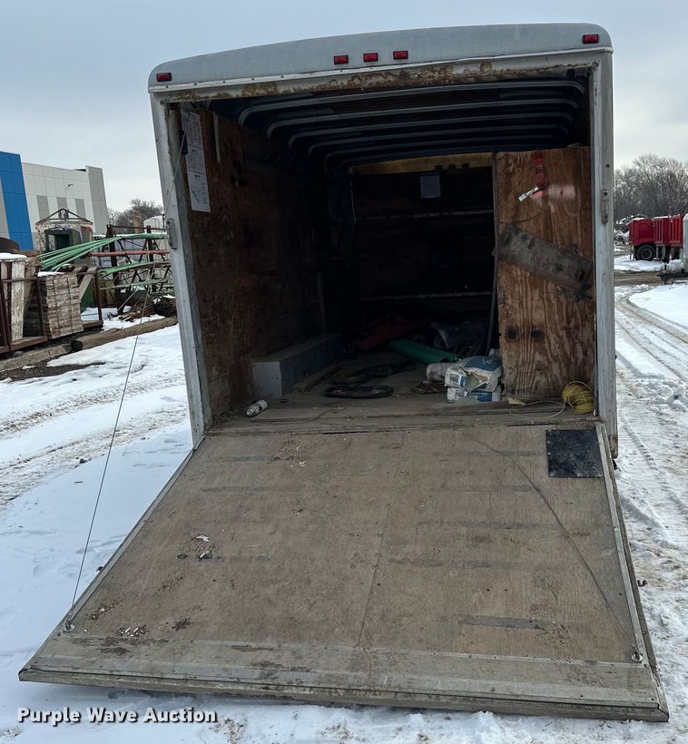 image for item LR9292 2000 Wells Cargo Inc enclosed cargo trailer