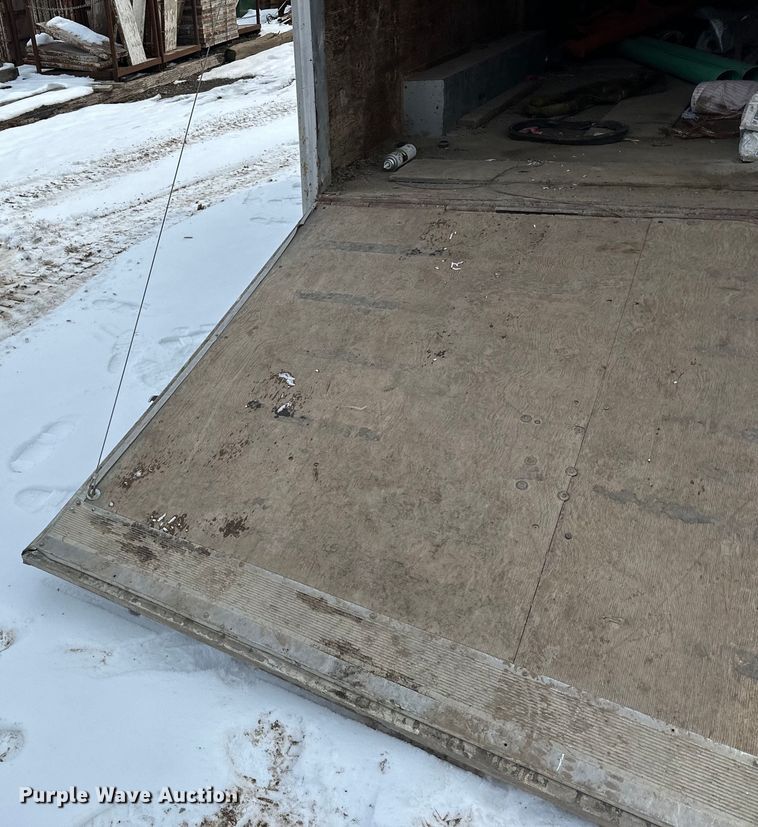 image for item LR9292 2000 Wells Cargo Inc enclosed cargo trailer