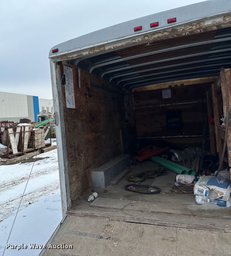 image for item LR9292 2000 Wells Cargo Inc enclosed cargo trailer