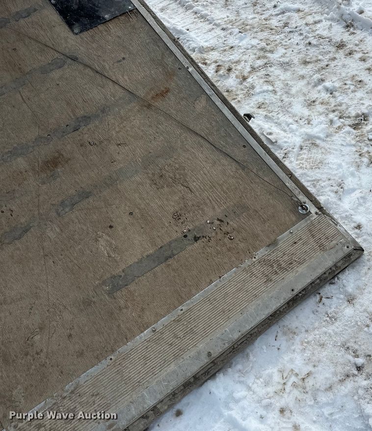 image for item LR9292 2000 Wells Cargo Inc enclosed cargo trailer