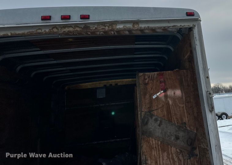 image for item LR9292 2000 Wells Cargo Inc enclosed cargo trailer