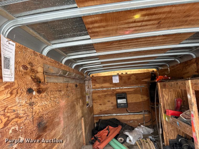 image for item LR9292 2000 Wells Cargo Inc enclosed cargo trailer