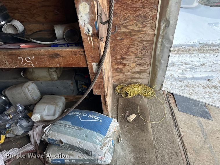 image for item LR9292 2000 Wells Cargo Inc enclosed cargo trailer