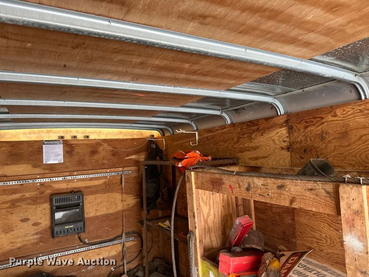 image for item LR9292 2000 Wells Cargo Inc enclosed cargo trailer