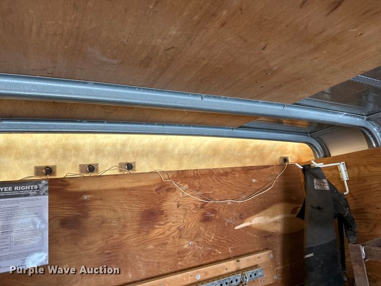 image for item LR9292 2000 Wells Cargo Inc enclosed cargo trailer