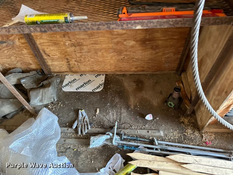 image for item LR9292 2000 Wells Cargo Inc enclosed cargo trailer