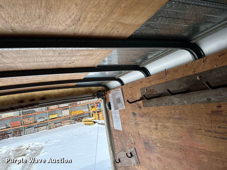 image for item LR9292 2000 Wells Cargo Inc enclosed cargo trailer