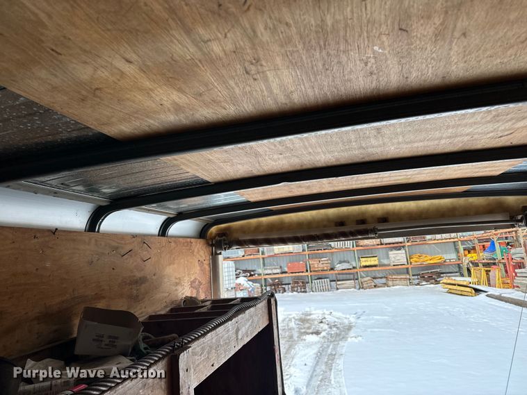 image for item LR9292 2000 Wells Cargo Inc enclosed cargo trailer